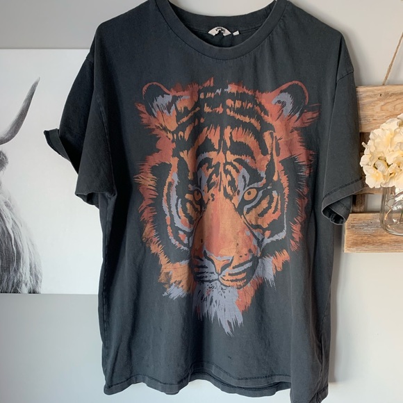 wrangler tiger oversized graphic tee